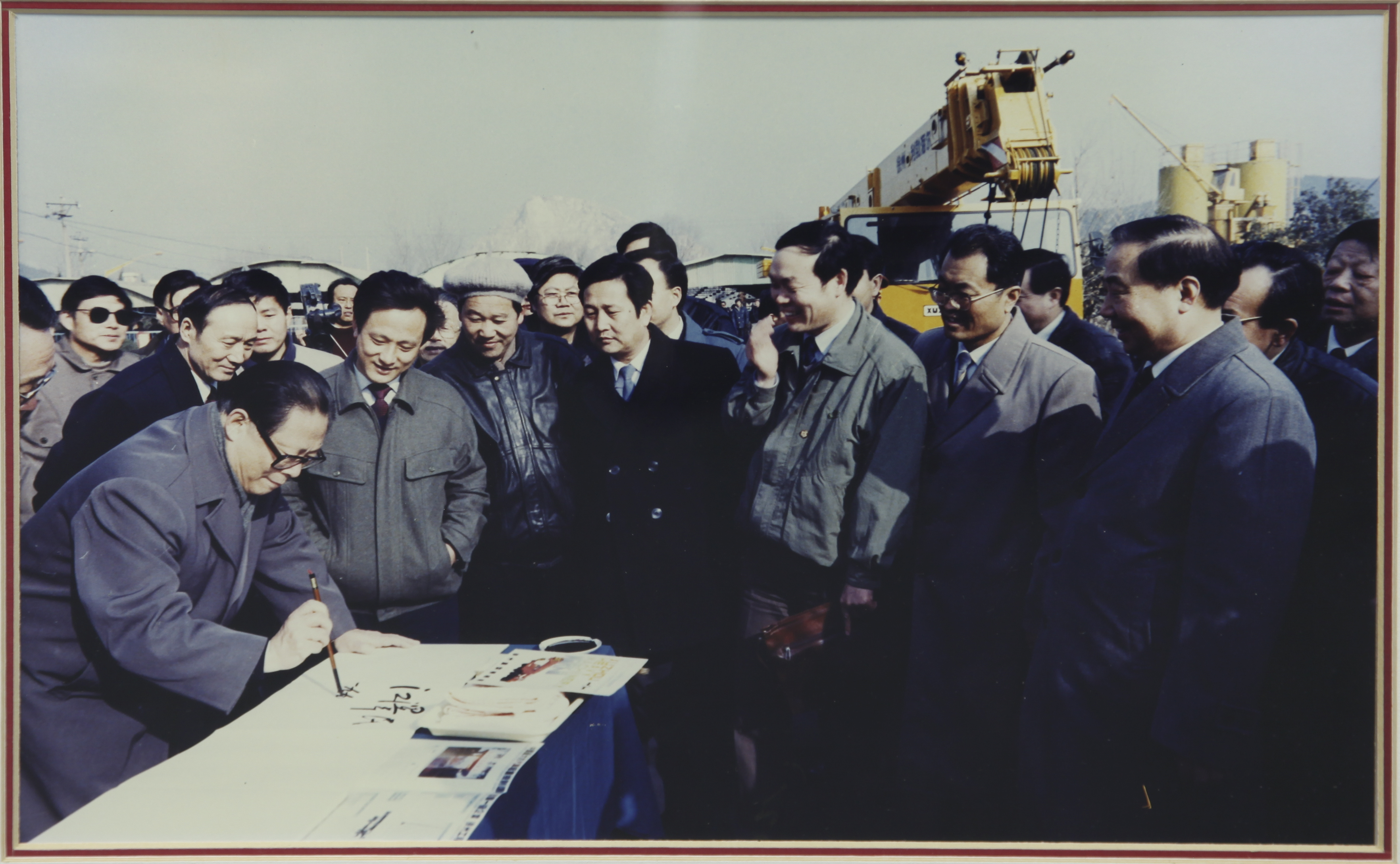 江泽民同志视察华体会·官方版网站登录入口集团并题名勉励