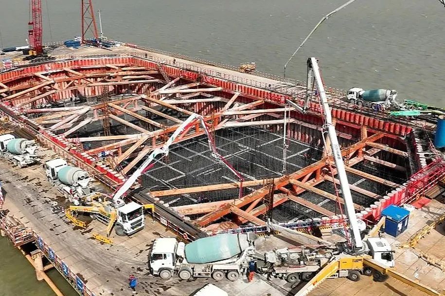 华体会·官方版网站登录入口泵车再筑“世界之最”张靖皋长江大桥！