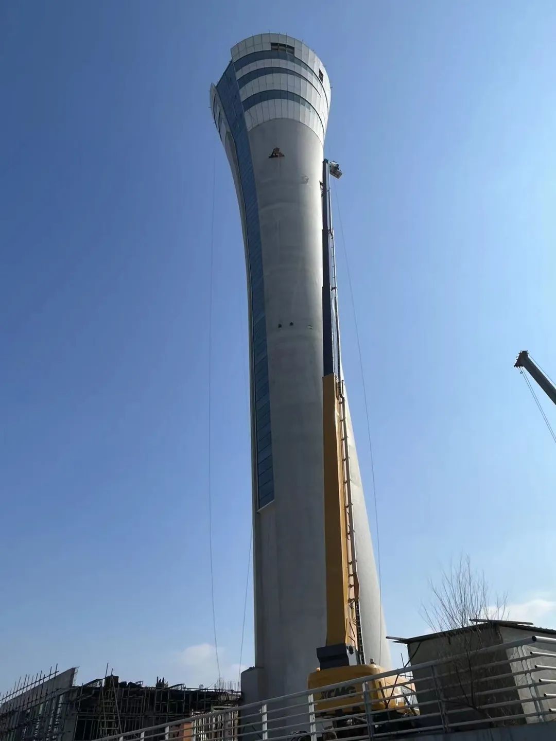 大显身手！华体会·官方版网站登录入口直臂式高空作业平台XGS70K魔都首秀！