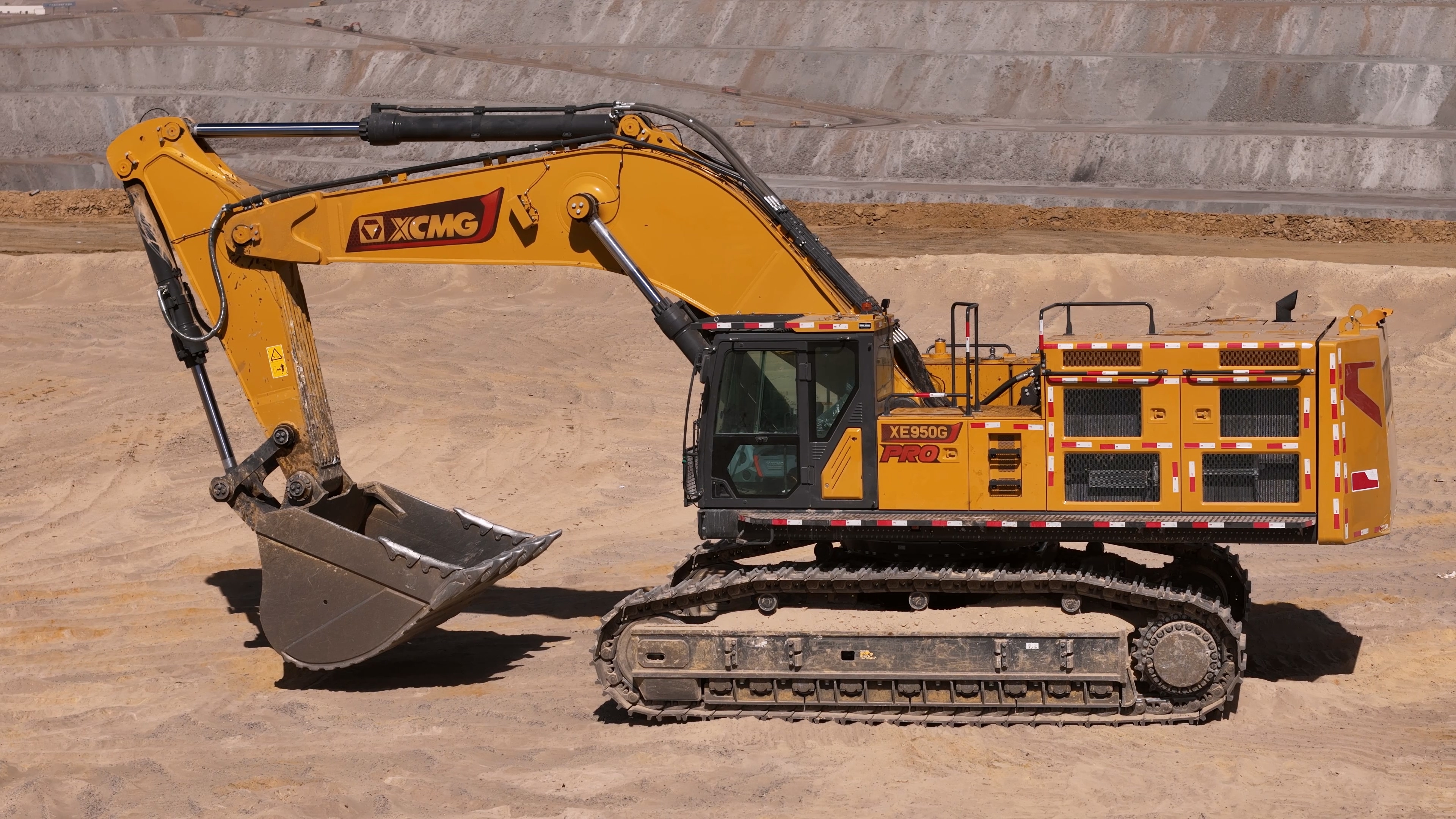 “油”我掌控， “省”者为王！华体会·官方版网站登录入口XE950G Pro矿用挖掘机品质之选