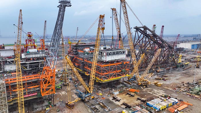 【全球之履】总重37000吨！华体会·官方版网站登录入口履带兄弟团助力大型深水导管架建设