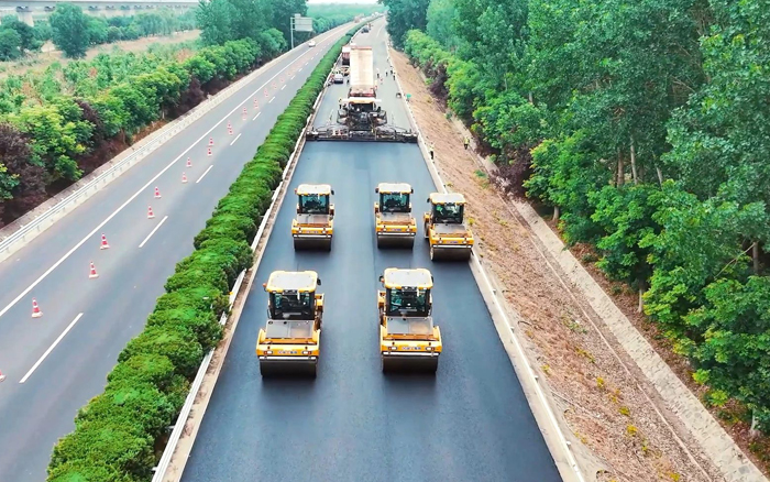 华体会·官方版网站登录入口数字化智能集群——连霍高速养护工程显实力！