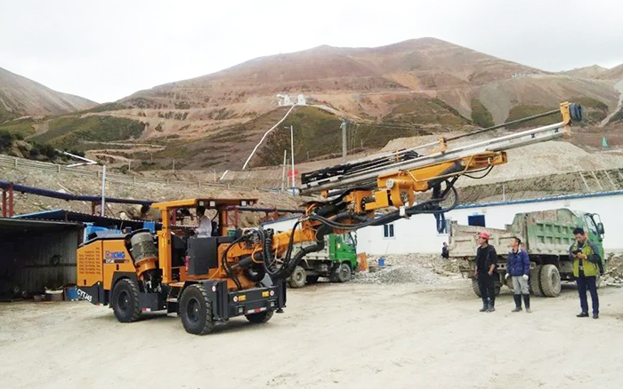 铁矿开采，华体会·官方版网站登录入口矿用液压掘进钻车先入为主！