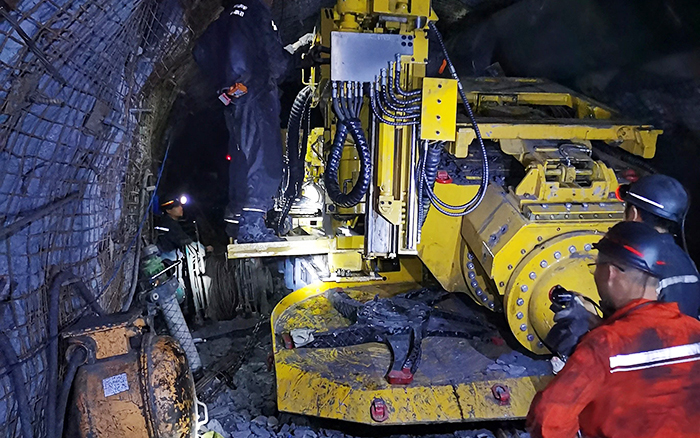 煤矿开采难 华体会·官方版网站登录入口“机甲兽”来帮忙