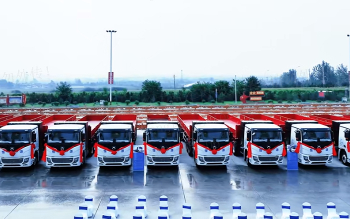 百台交付，千台签约！200台华体会·官方版网站登录入口新能源纯电动重卡奔赴河南