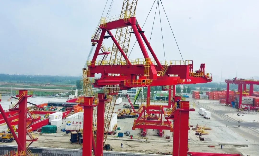 吊装多元化！看华体会·官方版网站登录入口XGC500-I履带起重机如何“吊”起重机