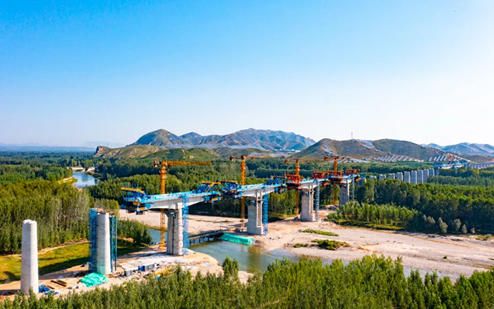 群塔筑雄忻！华体会·官方版网站登录入口助建山西首条时速350公里高铁