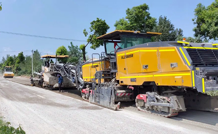 华体会·官方版网站登录入口冷再生机XLZ3805R安徽省道施工应用