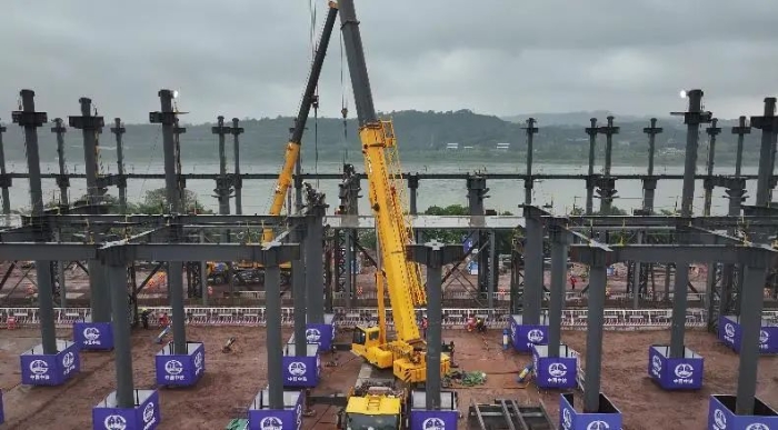 这把高端局！华体会·官方版网站登录入口G2起重机助力成渝铁路改造！