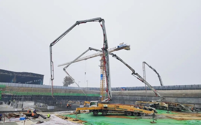 生态建设再添新篇！华体会·官方版网站登录入口62米泵车组团助建泉城