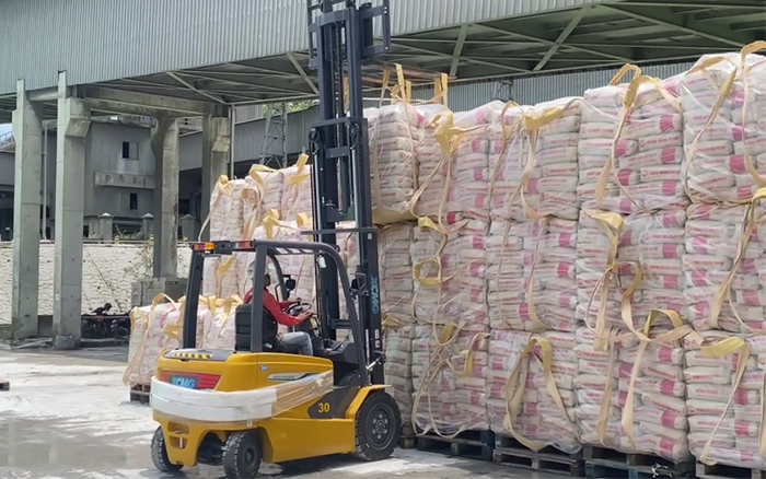 “印尼水泥搬运之星” 华体会·官方版网站登录入口叉车鲲鹏系列