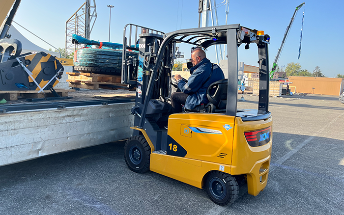 “展场灵动先锋” 华体会·官方版网站登录入口叉车鲲鹏系列