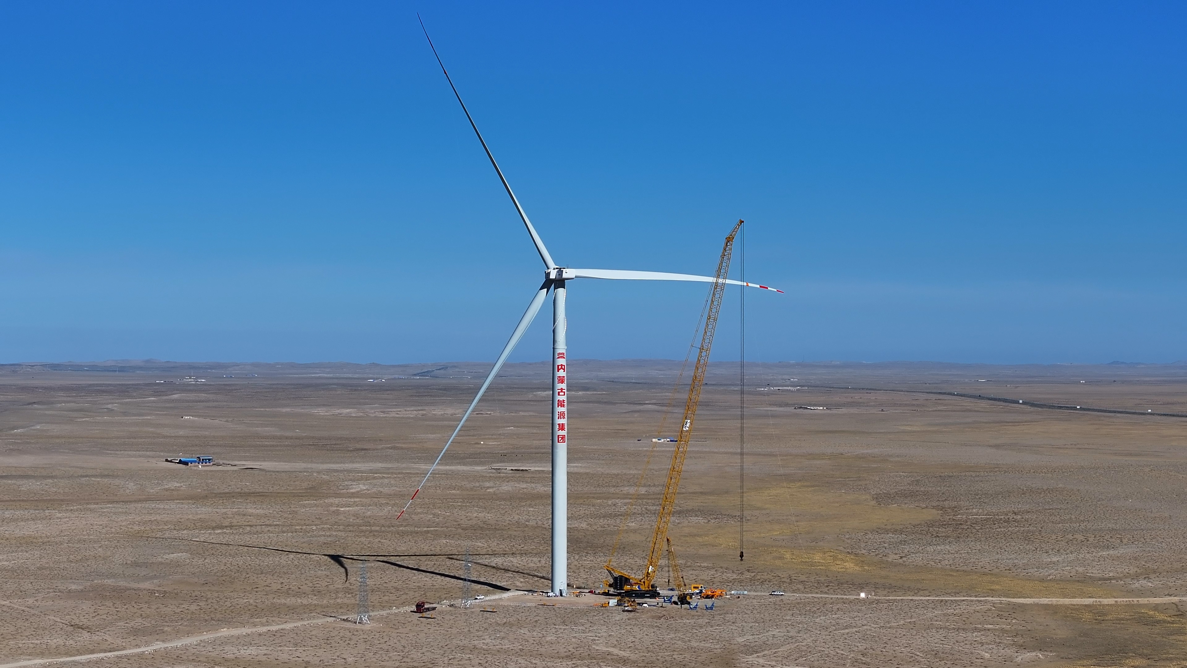 1300吨级新品风电首秀！华体会·官方版网站登录入口千吨级起重机再添实力干将