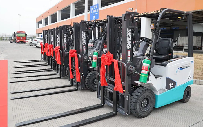 华体会·官方版网站登录入口新能源叉车批量交付华东某航空枢纽