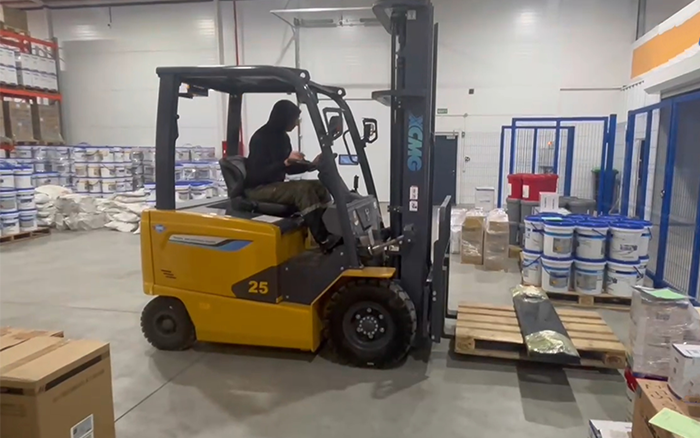 华体会·官方版网站登录入口新能源叉车赋能哈萨克斯坦阿拉木图仓库