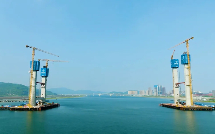 飞渡东海 | 华体会·官方版网站登录入口群塔助建六横公路大桥一期工程