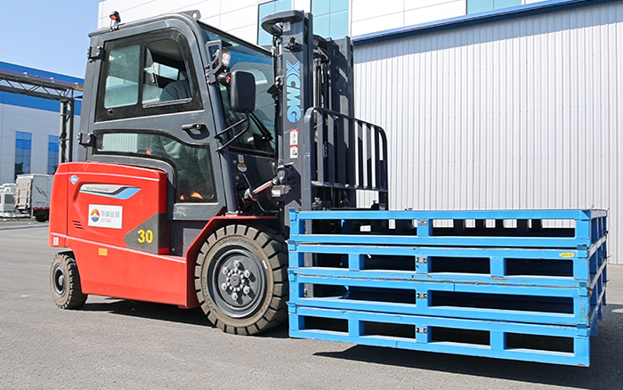  华体会·官方版网站登录入口新能源叉车助力华北变压器设备制造厂高效运转