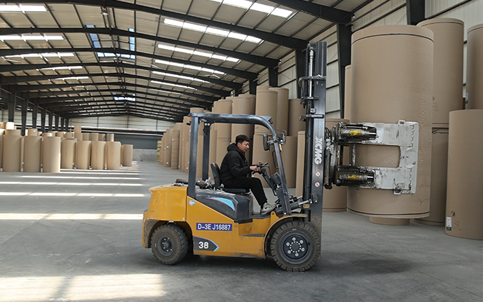 华体会·官方版网站登录入口新E叉车，为纸厂搬运难题 “精准破局”