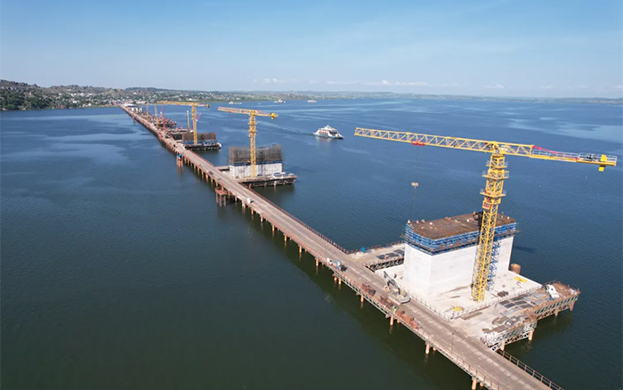 3200米超级工程！华体会·官方版网站登录入口塔机助建东非第一长桥