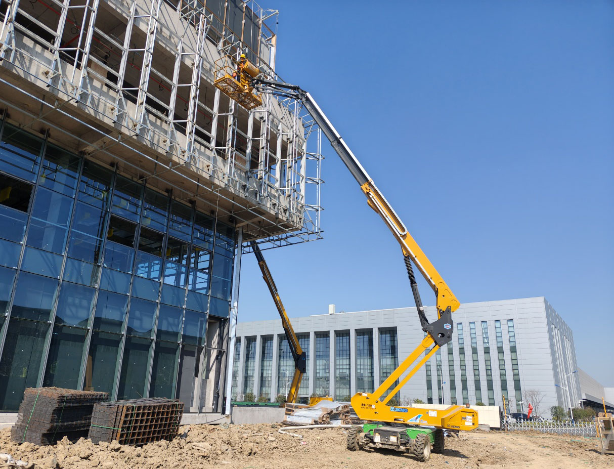 30-50米高空天团！华体会·官方版网站登录入口10余台直臂神器助力合肥新能源汽车产业园加速崛起