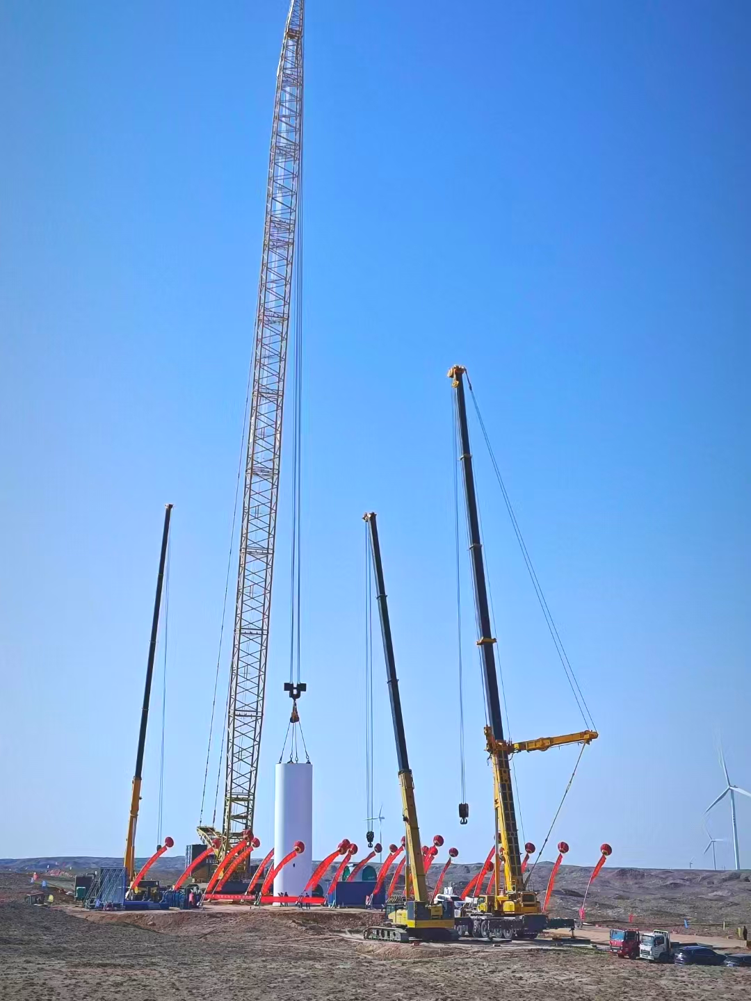 “举重若轻”零偏差！华体会·官方版网站登录入口履带起重机上演“施工大片”