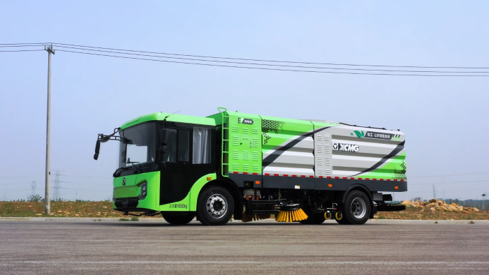 【新品抢先看】高效、舒适、智能全都要？华体会·官方版网站登录入口低入口洗扫车给您答案！