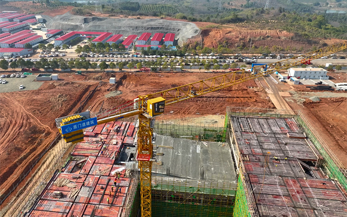 跑出加速度！37台华体会·官方版网站登录入口塔机批量助建