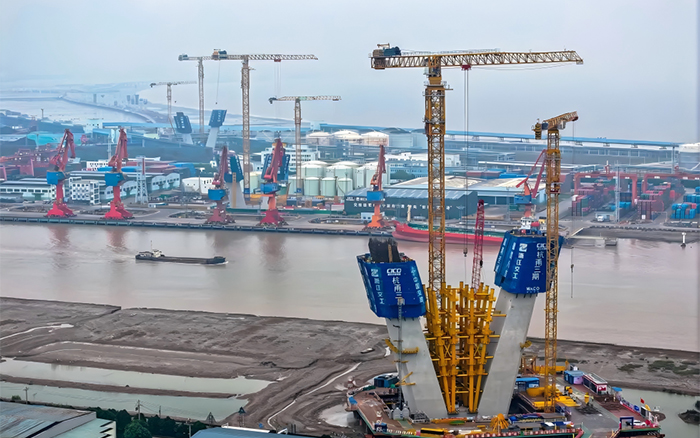 迈向云端 华体会·官方版网站登录入口超大塔助力世界级桥梁建设