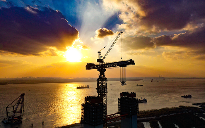 筑梦云端 华体会·官方版网站登录入口超大塔助力“超级工程”建设“满弦”推进