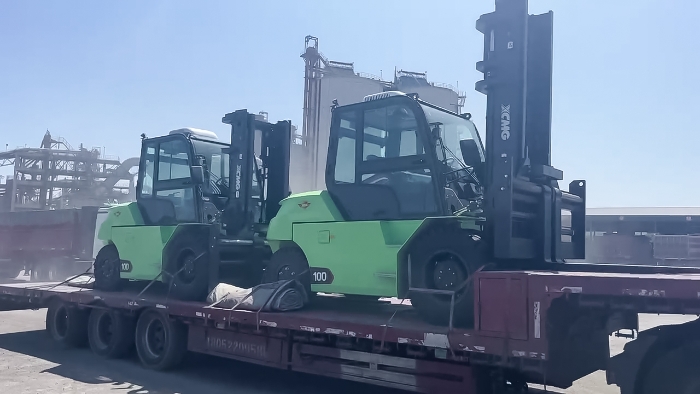 从室内到室外，24小时不停歇！华体会·官方版网站登录入口孔雀叉车扎根新疆钢材厂