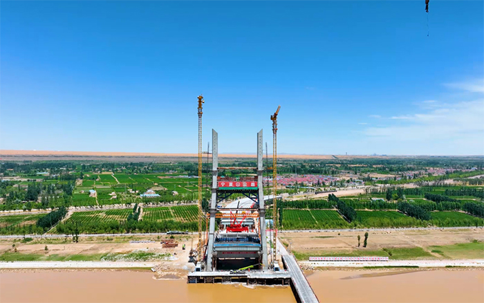 顺利合龙 | 华体会·官方版网站登录入口塔机助建宁夏单跨跨径最大斜拉桥