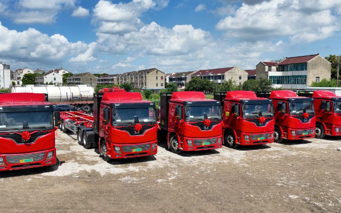 绿色物流再提速，华体会·官方版网站登录入口新能源牵引车批量入港！