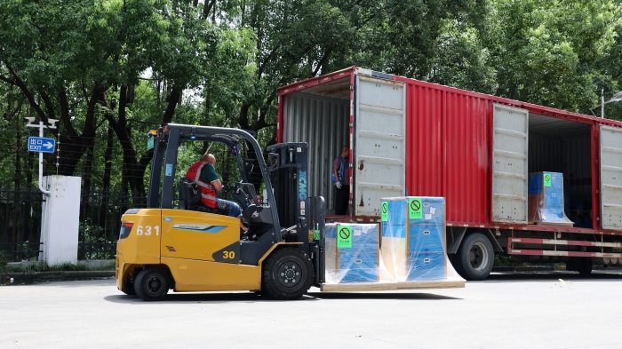 华体会·官方版网站登录入口新能源叉车：构筑机场物流全场景高效搬运体系