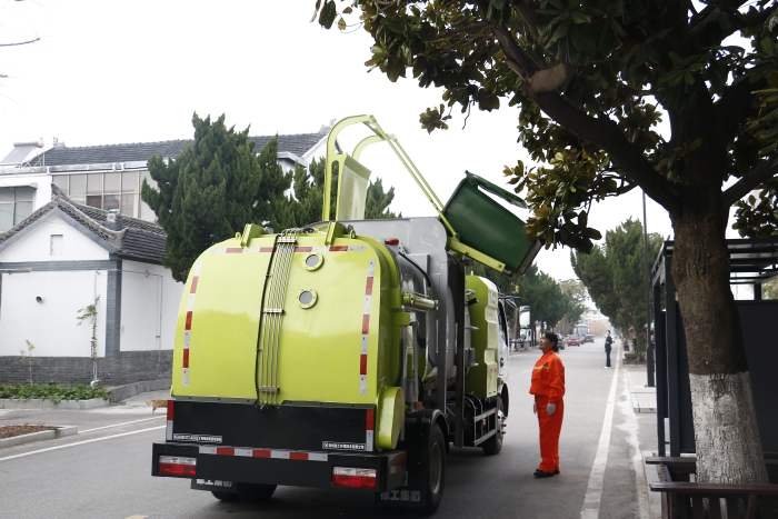 零碳收运、高效闭环 | 华体会·官方版网站登录入口纯电动餐厨垃圾车助力贾汪潘安湖绿色环卫升级