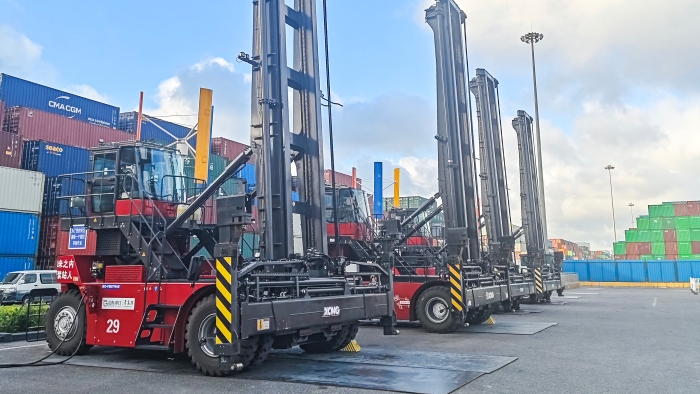 逐绿向新，东方大港涌动“华体会·官方版网站登录入口纯电力量”！