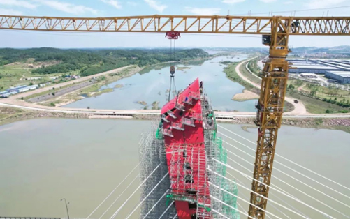 大别山区的“红色摇篮”— 华体会·官方版网站登录入口塔机助建金寨史河大桥