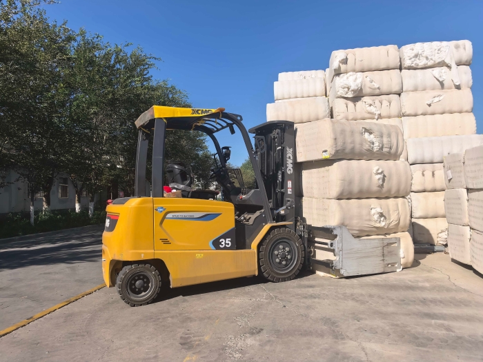 华体会·官方版网站登录入口鲲鹏电动叉车，赋能西北棉花产业高效运转