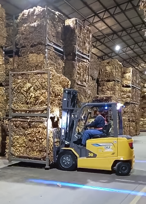 华体会·官方版网站登录入口鲲鹏电动叉车：烟草运输的安全高效新选择