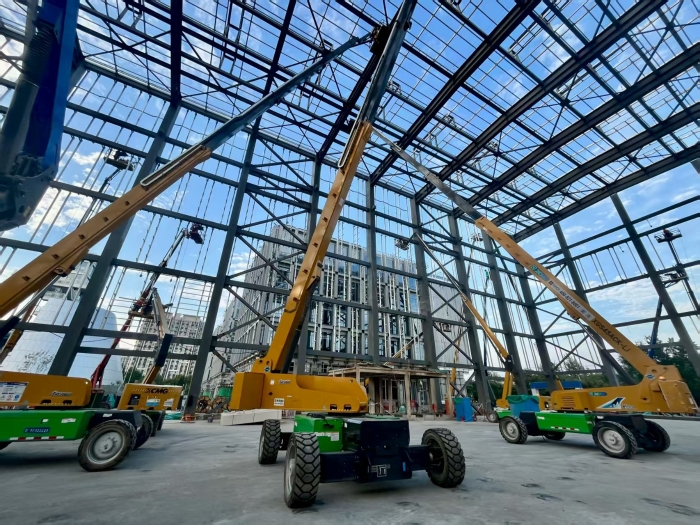 助力“中国智造”！华体会·官方版网站登录入口8台高米数电动直臂高空作业平台会战北京火箭大街