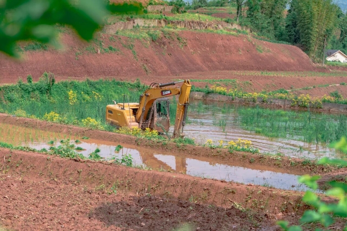 建设“巴渝粮仓”，华体会·官方版网站登录入口挖机我在行（háng）！