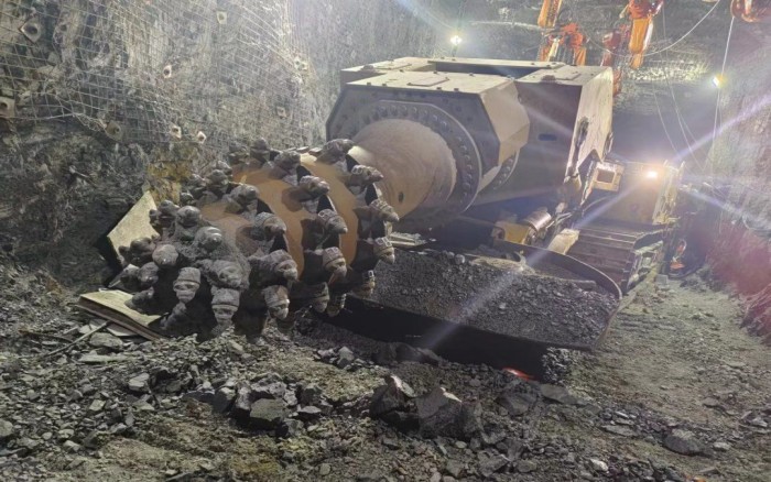 掘进磷矿！华体会·官方版网站登录入口XTR7/360掘进机点磷成金