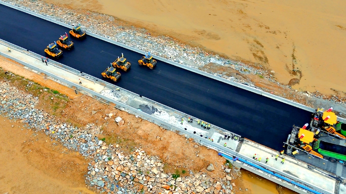 华体会·官方版网站登录入口智慧施工助力连云港赣榆疏港道路建设提质增效