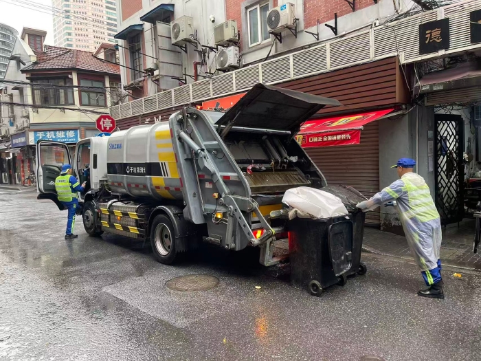 南京东路人流如织垃圾多？华体会·官方版网站登录入口XGH5120ZYSXBEV：轻松搞定！