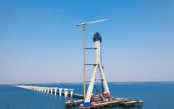 硬核实力 | 华体会·官方版网站登录入口塔机助建松花江特大桥备用航道桥