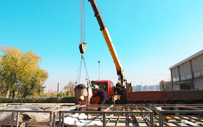 高效安全双 buff！华体会·官方版网站登录入口随车吊助力混凝土施工