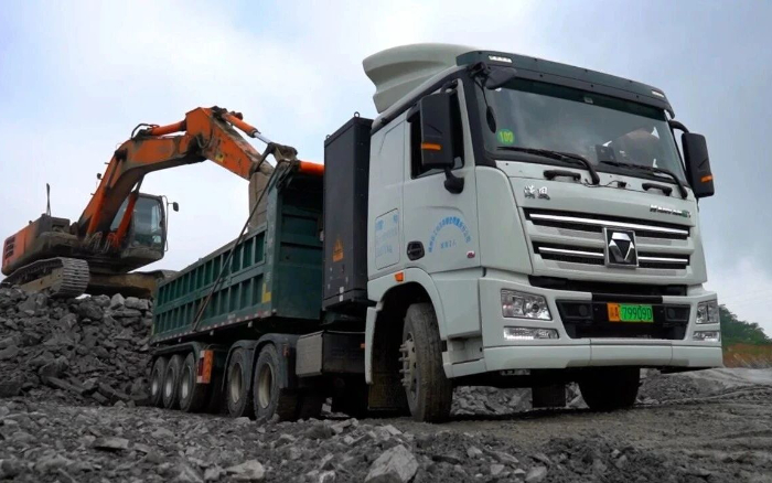 三次都选TA！华体会·官方版网站登录入口纯电动牵引车助力西南砂石料运输！