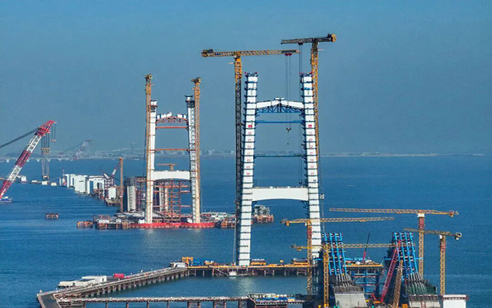 超级工程，华体会·官方版网站登录入口“双塔”助力封顶！