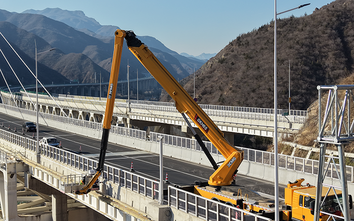 “空中芭蕾”秀实力！华体会·官方版网站登录入口 GKH65 攻坚安家庄特大桥