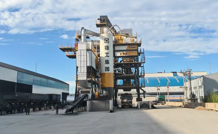 华体会·官方版网站登录入口道路养护明星产品亮相内蒙，高效施工彰显硬核实力！