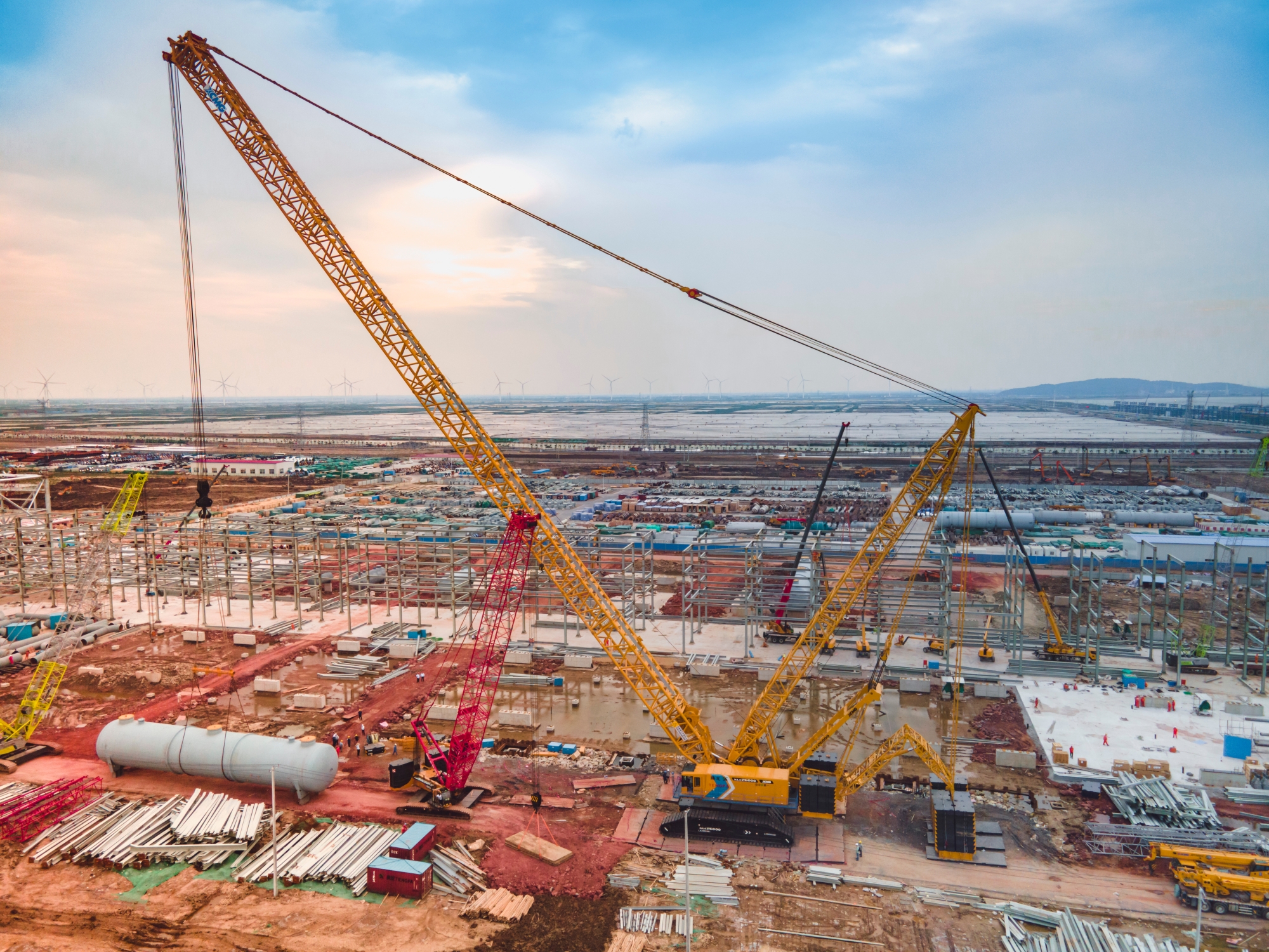 “巨舰”超新星！全球首台华体会·官方版网站登录入口XLC26000闪耀海滨！